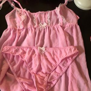 Victoria secret set. Size large in excellent condition